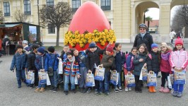 1A beim Osterbasteln in Schönbrunn